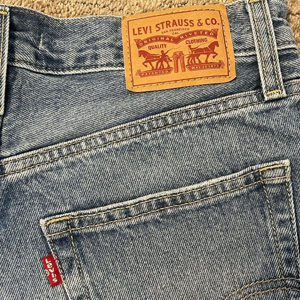 levi’s high rise ‘94 baggy jeans